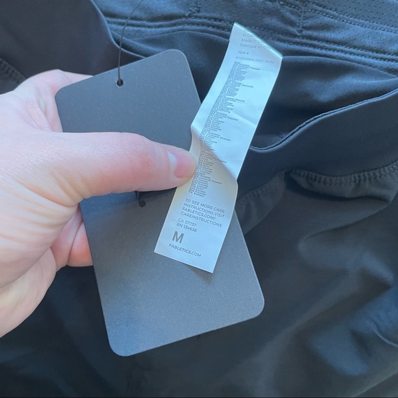 NWT fabletics short the 9in franchise short (lined) black sz.M - Picture 6 of 8